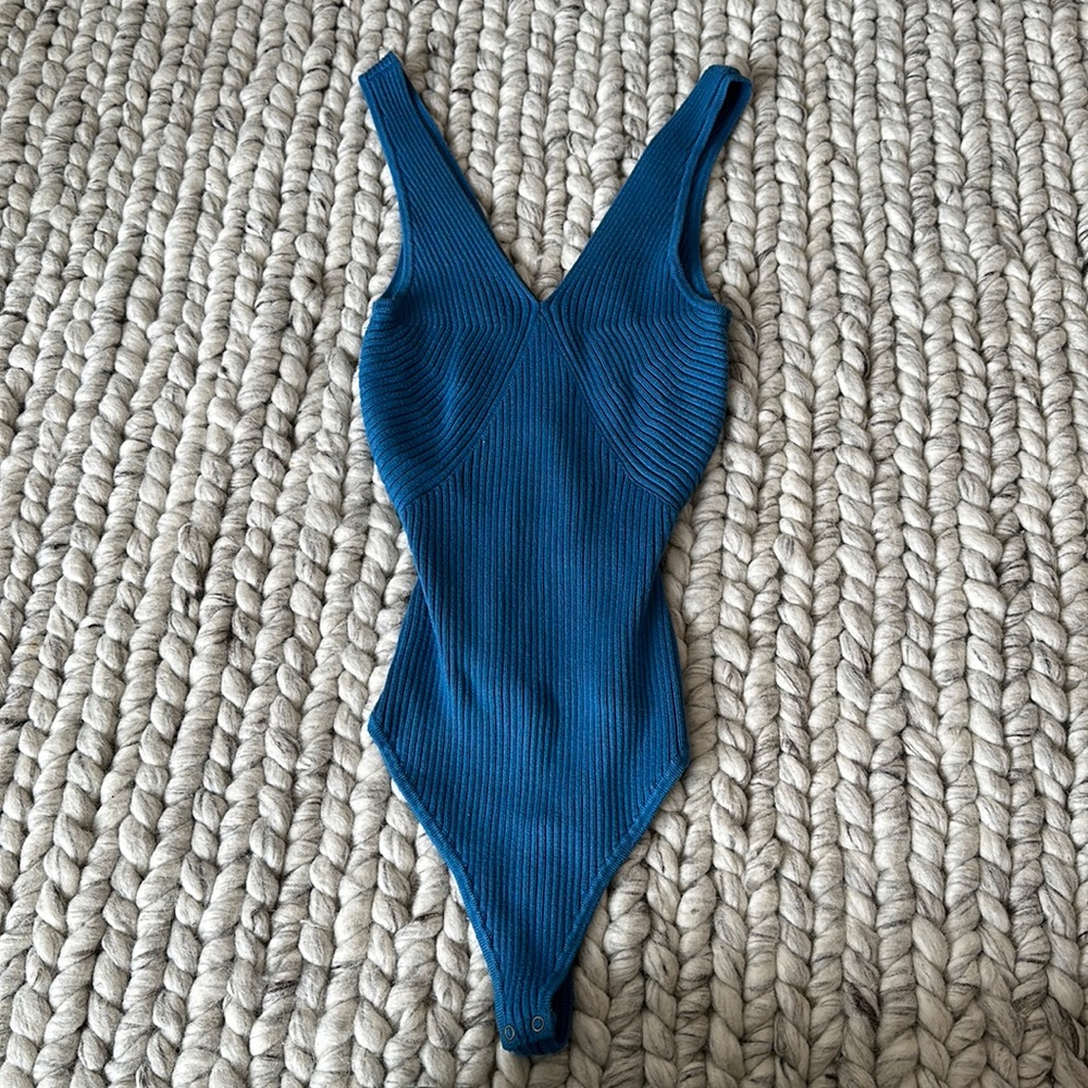 Abercrombie v neck knit bodysuit